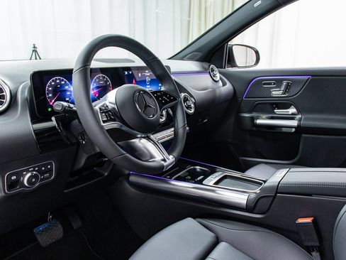 New 2025 Mercedes-Benz GLA 250 4MATIC image 12