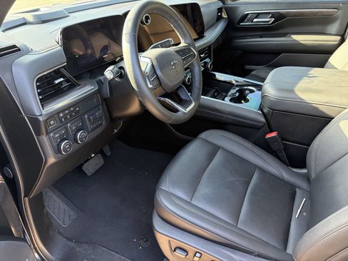 Used 2025 Chevrolet Tahoe Z71 w/ Z71 Off-Road Package AWD/4WD image 12