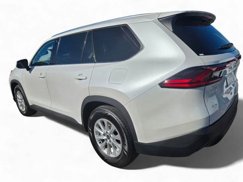 Used 2025 Toyota Grand Highlander AWD image 3