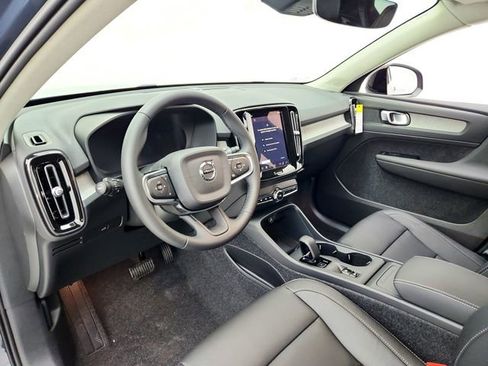 New 2026 Volvo XC40 B5 Core w/ Climate Package image 16