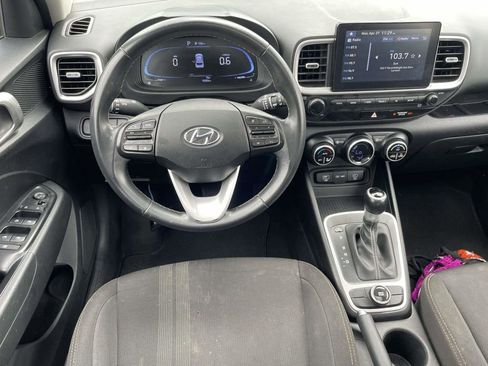 Used 2024 Hyundai Venue SEL FWD image 9