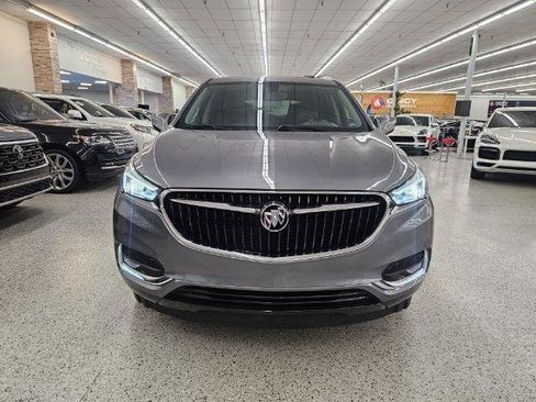 Used 2019 Buick Enclave Essence FWD image 3