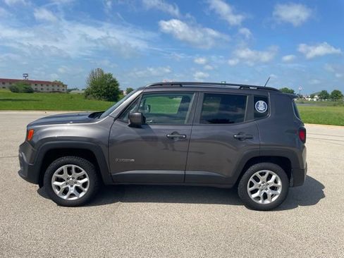 Used 2017 Jeep Renegade Latitude AWD/4WD image 6