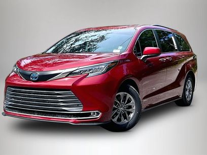 Used 2021 Toyota Sienna XLE