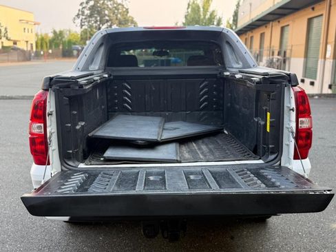 Used 2010 Chevrolet Avalanche LS AWD/4WD image 17