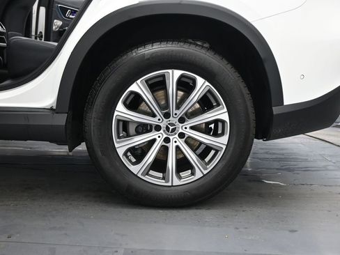 Used 2024 Mercedes-Benz GLC 300 image 19