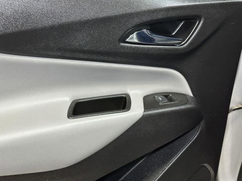 Used 2020 Chevrolet Equinox LS w/ LS Convenience Package image 31