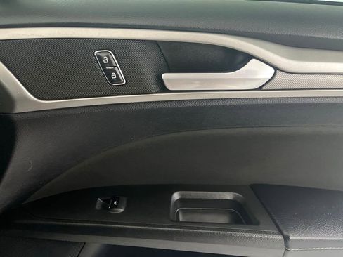 Used 2019 Ford Fusion SE FWD image 56