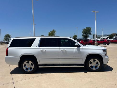 Used 2018 Chevrolet Suburban LT w/ LT Signature Package AWD/4WD image 6