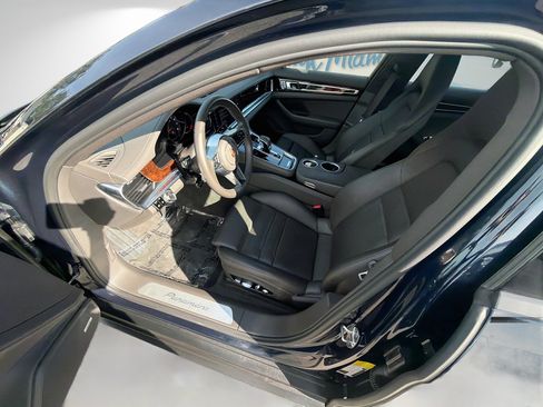 Used 2020 Porsche Panamera RWD image 19