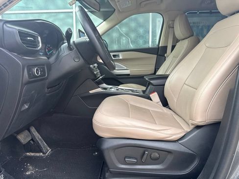 Used 2023 Ford Explorer Limited w/ Limited Technology Package RWD image 8