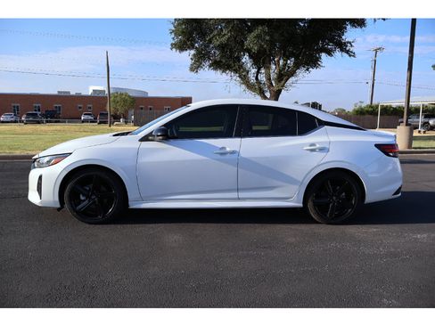 Used 2024 Nissan Sentra SR FWD image 2