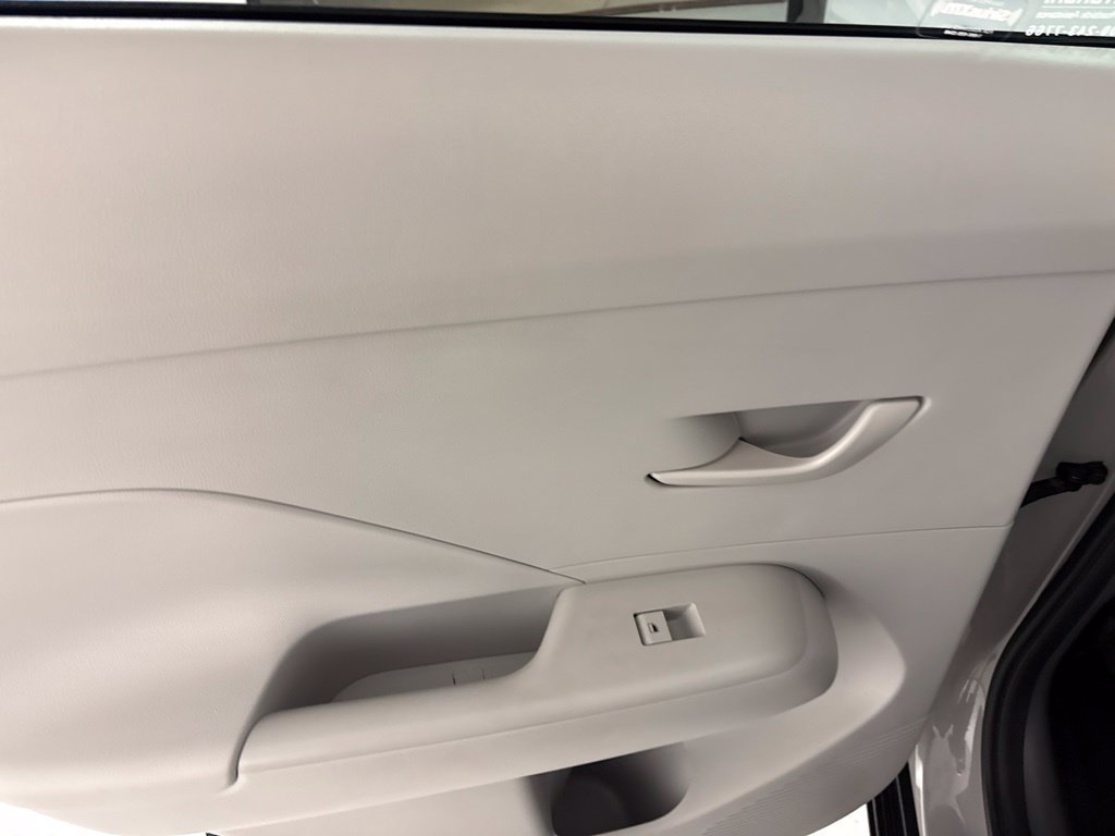Used 2025 Hyundai Kona SEL FWD image 21