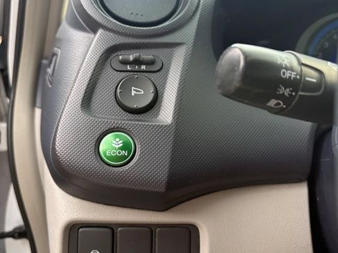 Used 2010 Honda Insight EX image 16