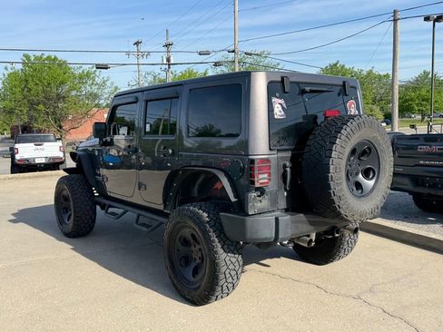 Used 2017 Jeep Wrangler Unlimited Sahara w/ Connectivity Group image 8