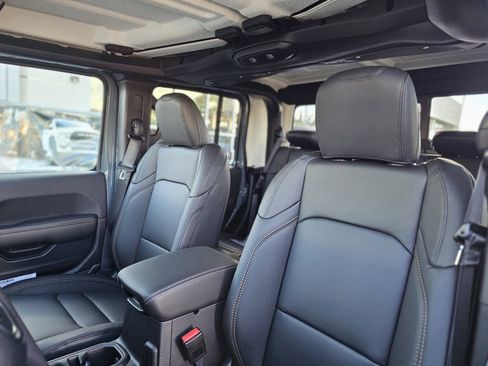 New 2026 Jeep Gladiator Sahara AWD/4WD image 24