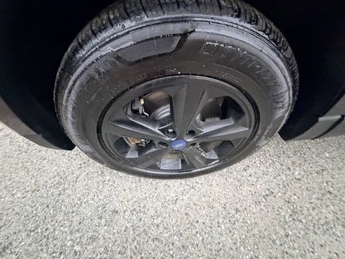 Used 2018 Ford Edge SE image 30