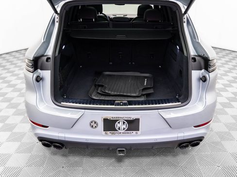 Certified 2024 Porsche Cayenne image 31
