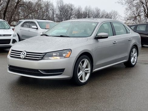 Used 2014 Volkswagen Passat 1.8T SE image 2