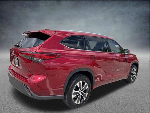 Used 2020 Toyota Highlander XLE FWD image 5