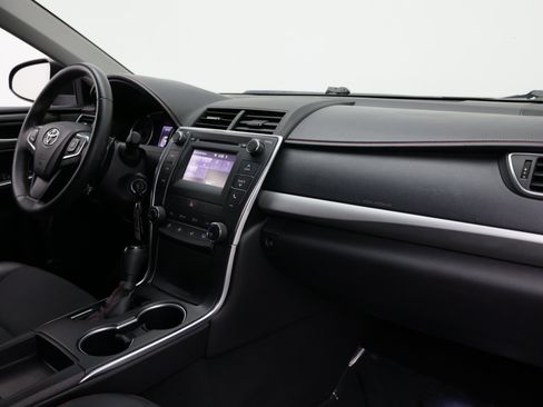 Used 2017 Toyota Camry SE FWD image 33