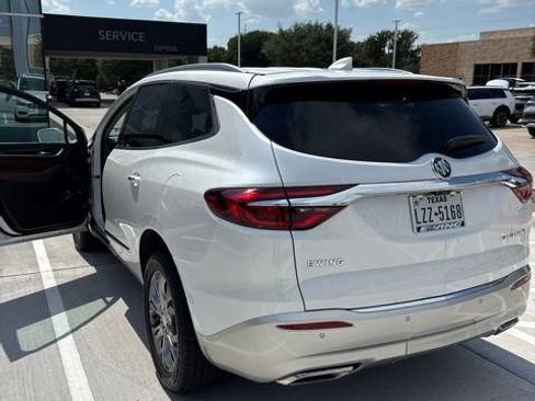 Used 2019 Buick Enclave Avenir w/ Avenir Technology Package FWD image 4