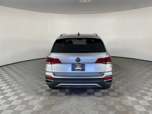 Used 2024 Volkswagen Taos SE AWD/4WD image 15