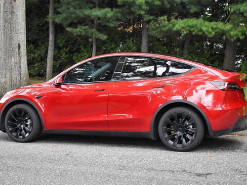 Used 2022 Tesla Model Y Long Range image 6