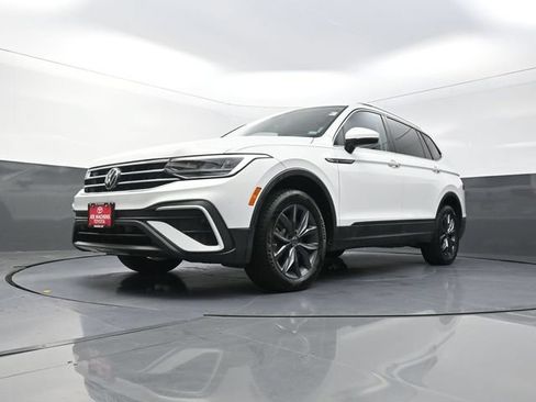 Used 2022 Volkswagen Tiguan SE w/ Panoramic Sunroof Package FWD image 33