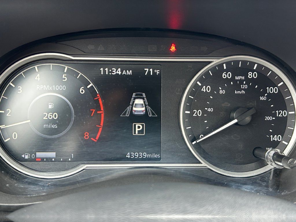 Used 2025 Nissan Versa SV FWD image 31