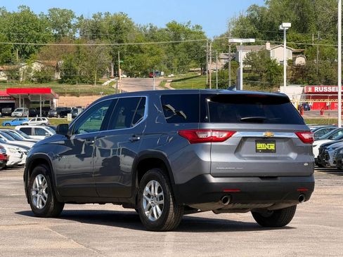 Used 2021 Chevrolet Traverse LS AWD/4WD image 2