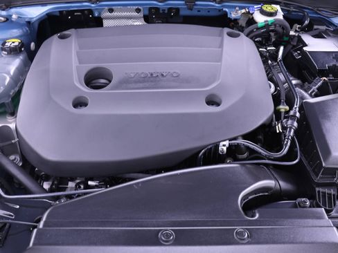 Certified 2024 Volvo XC40 B5 Core image 24