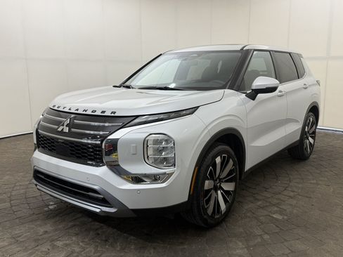 Used 2026 Mitsubishi Outlander SE AWD/4WD image 3