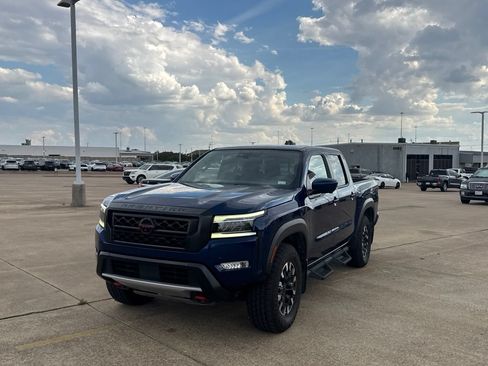 Used 2022 Nissan Frontier PRO-4X AWD/4WD image 7