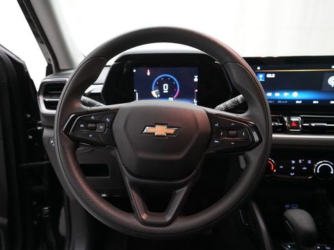 Used 2025 Chevrolet TrailBlazer LT image 4