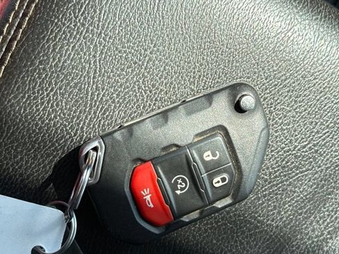 Used 2020 Jeep Gladiator Overland AWD/4WD image 37