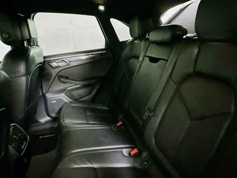 Used 2018 Porsche Macan AWD image 27