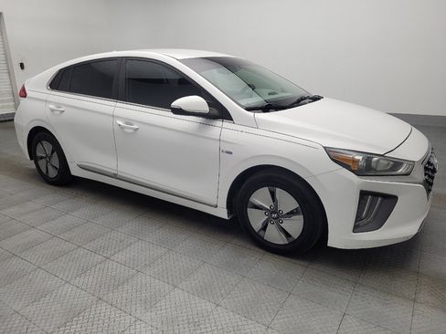 Used 2020 Hyundai Ioniq SE FWD image 11