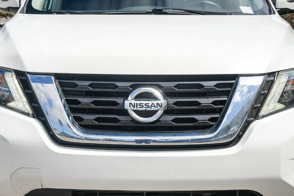 Used 2017 Nissan Pathfinder SV AWD/4WD image 5