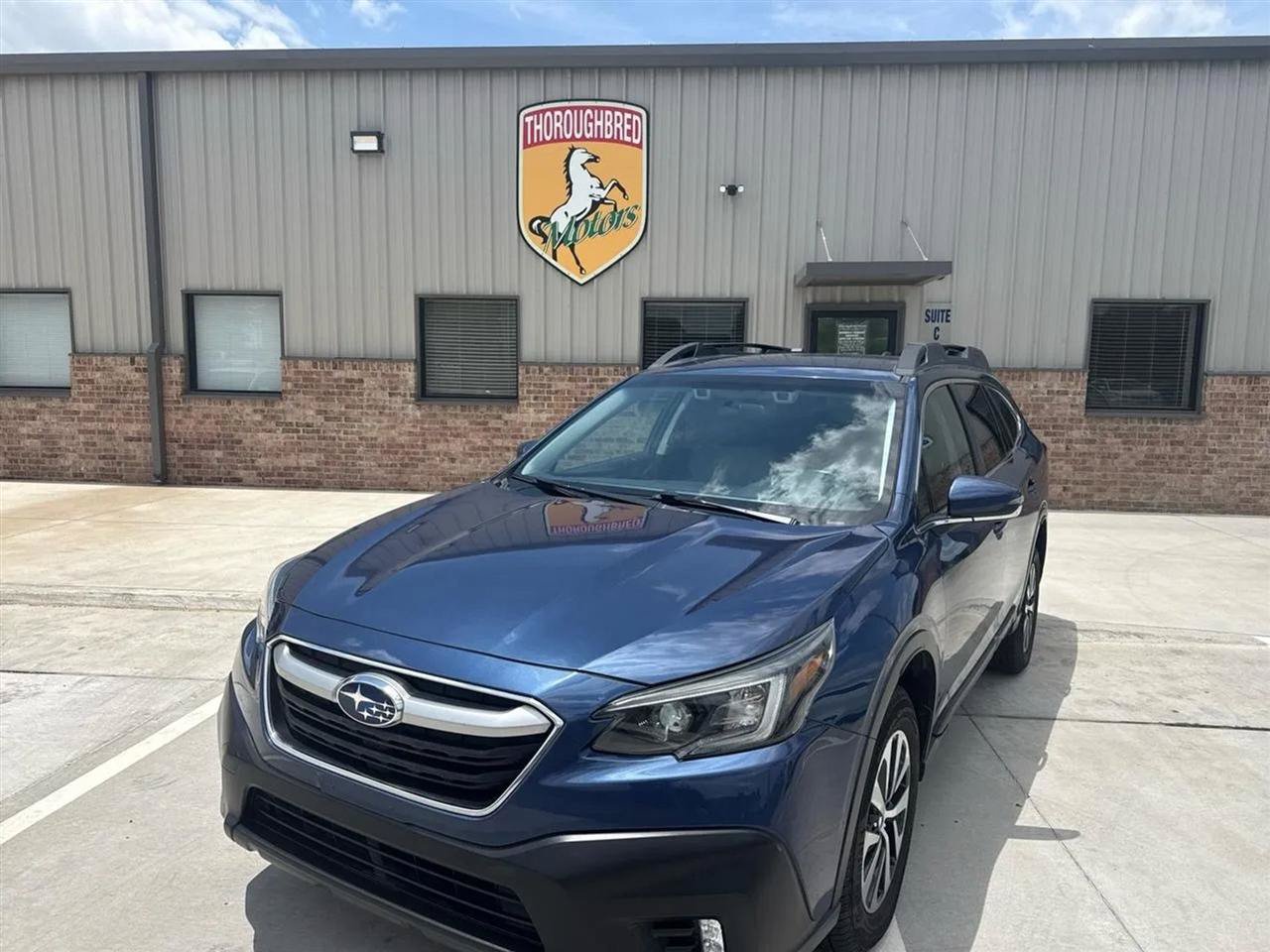 Used 2021 Subaru Outback Premium AWD/4WD image 3