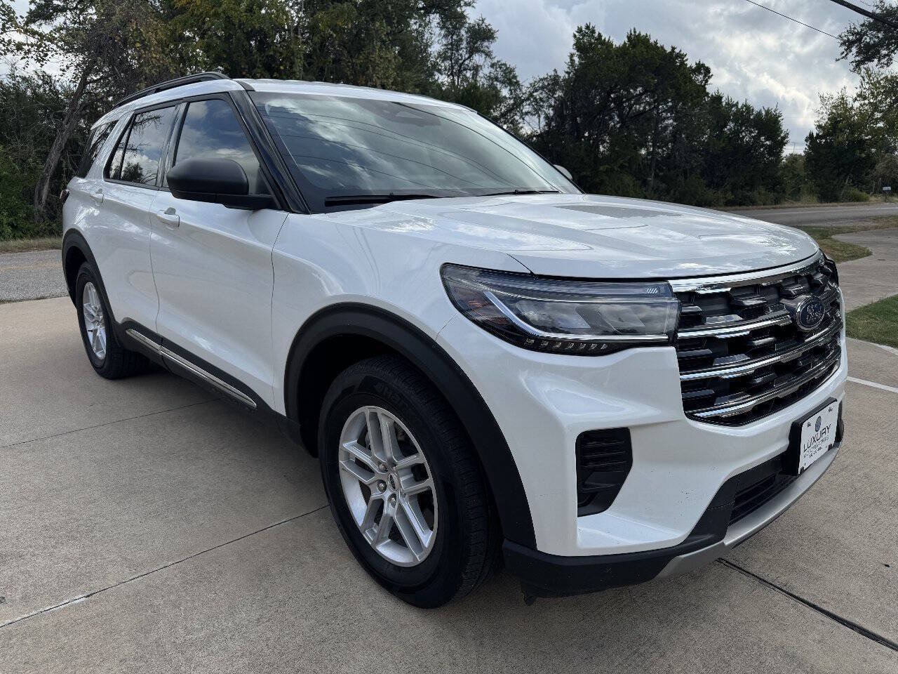 Used 2025 Ford Explorer Active RWD image 2