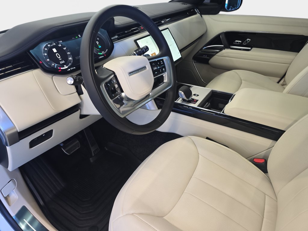 Certified 2026 Land Rover Range Rover SE AWD/4WD image 19