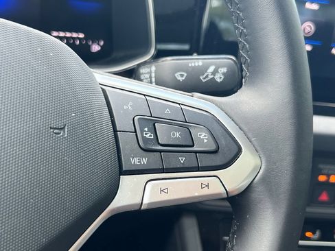 Used 2025 Volkswagen Jetta SE FWD image 19
