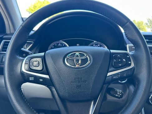 Used 2017 Toyota Camry XLE w/ Moonroof Package FWD image 24