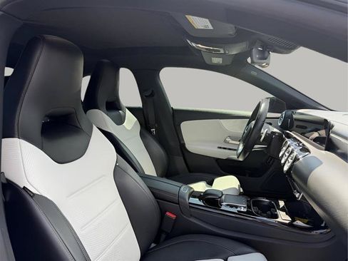 Used 2020 Mercedes-Benz CLA 250 image 35