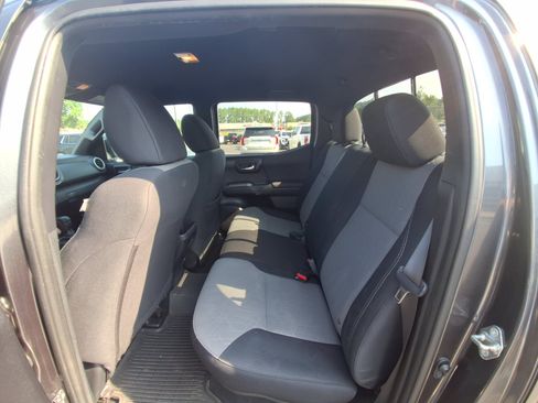 Used 2020 Toyota Tacoma TRD Sport w/ Technology Package RWD image 12