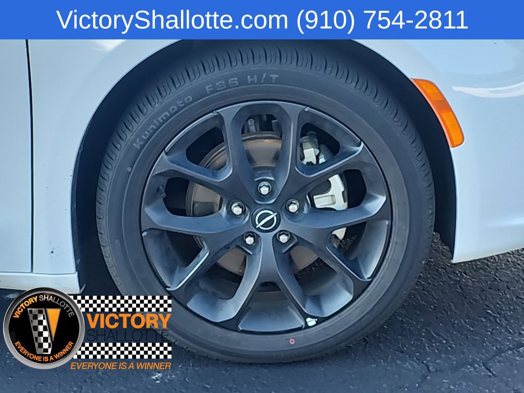 Used 2025 Chrysler Pacifica Limited FWD image 34