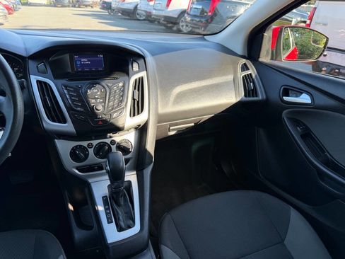 Used 2014 Ford Focus SE FWD image 18