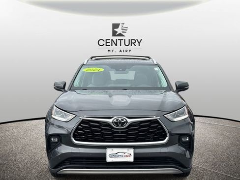 Used 2024 Toyota Highlander Platinum image 6