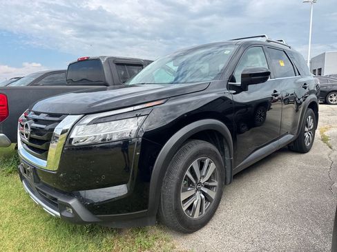 Used 2022 Nissan Pathfinder SL FWD image 1